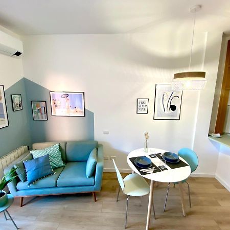 Monolocale Con Terrazzo Alle Porte Di Milano Bresso Luaran gambar