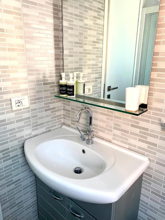 Monolocale Con Terrazzo Alle Porte Di Milano Bresso Luaran gambar
