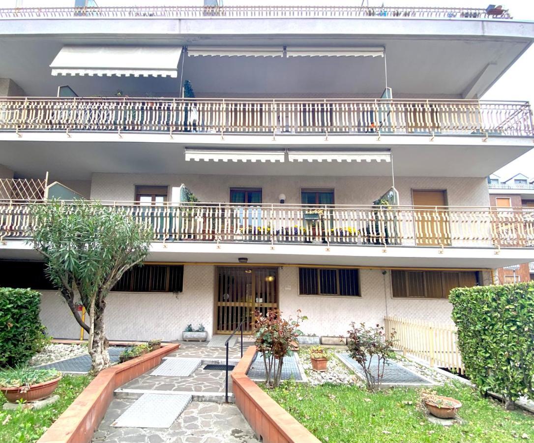 Monolocale Con Terrazzo Alle Porte Di Milano Bresso Luaran gambar